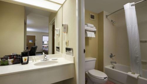 Deluxe King Room - Non-Smoking