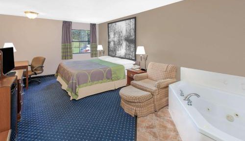 Deluxe King Suite - Non-Smoking