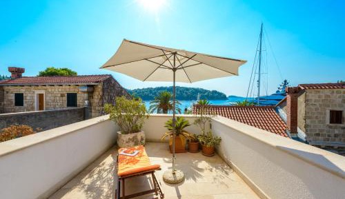 Studio Apartment with Terrace and Sea View