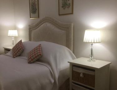 Deluxe Double Room with Bath and Shower