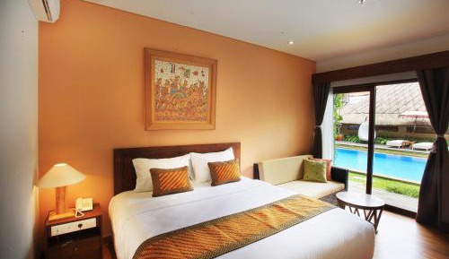 Suite with Pool View