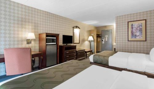 Queen Room with Two Queen Beds - Non Smoking/Pet Friendly