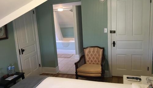 Queen Room with Whirlpool