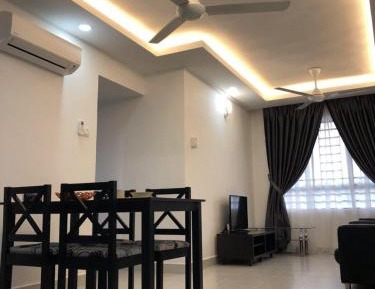 Apartment with Mountain View