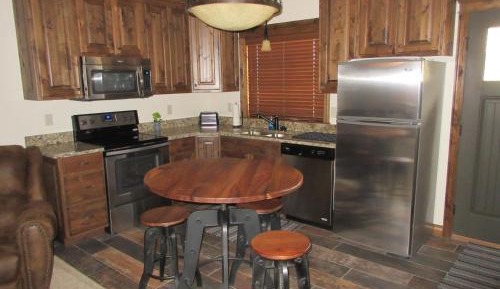 Apartment with Mountain View