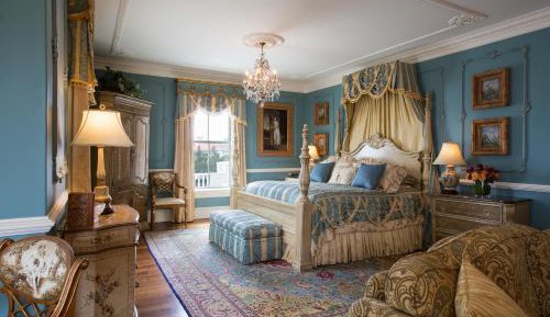 Renaissance Guest Room