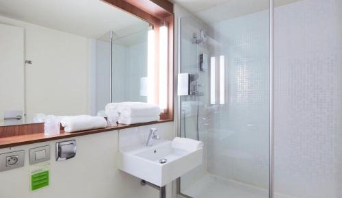 Standard Double Room with One Single Bed - Up to Ten Years