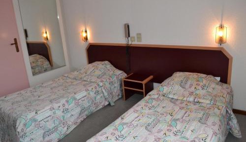 Large Family Room (2 Adults + 2 Children)