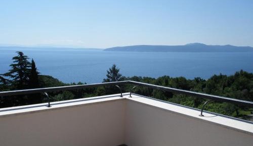One-Bedroom Apartment with Sea View
