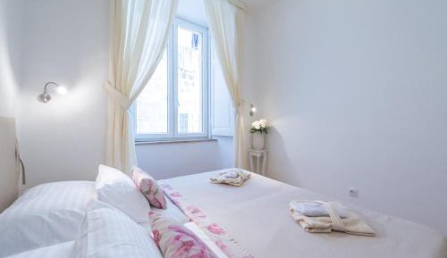 Twin Room with Private External Bathroom