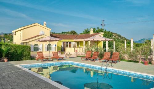 Three-Bedroom Vacation Home 