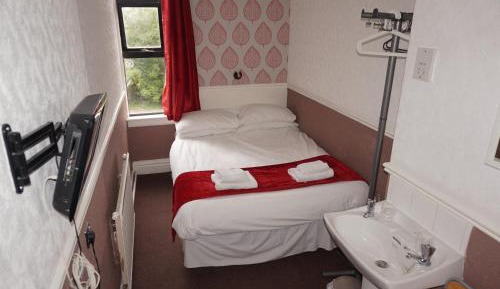 Standard Double Room with Shared Bathroom