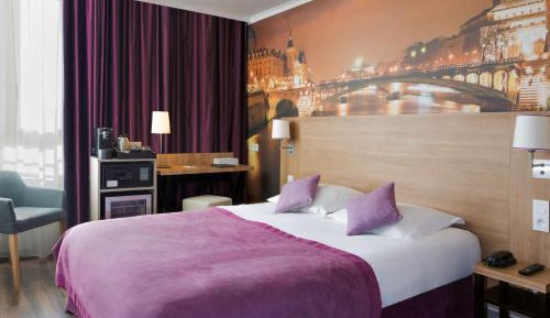 Superior King Room - Eiffel Tower View/Non-Smoking