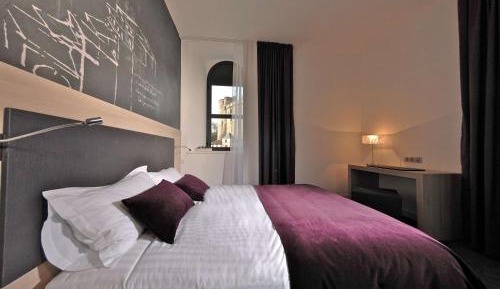 Standard Queen Room with River View