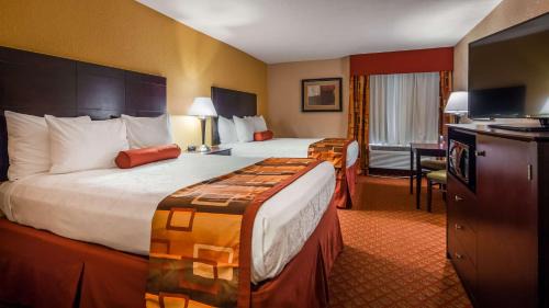 Queen Room with Two Queen Beds - Disability Access