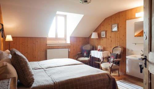 Twin Room with Shared Bathroom