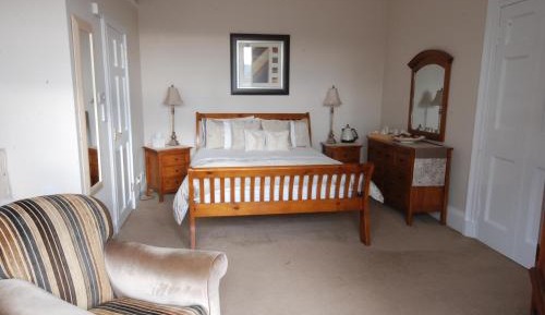 Family Room (2 Adults + 1 Child)