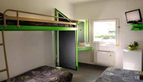 Triple Room with Shared Bathroom (Two Single Beds and One Bunk Bed)