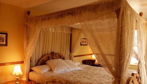 Four Poster (En-Suite)