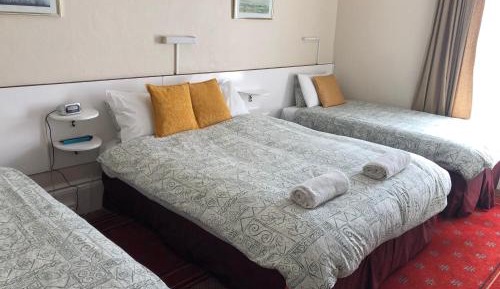 Family Room (2 Adults + 1 Child)