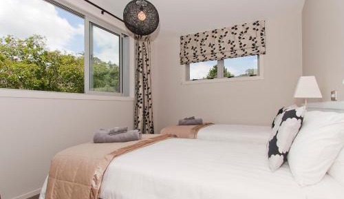 Three-Bedroom Holiday Home with Beach View