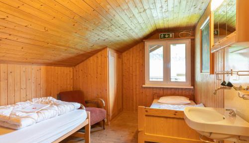 Twin Room with Shared Bathroom and Mountain View