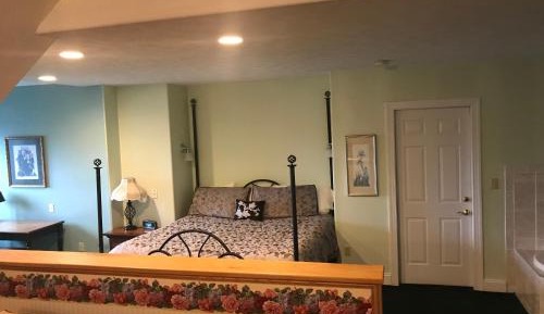 King Suite with Whirlpool