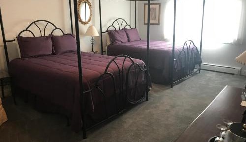 Deluxe Queen Suite