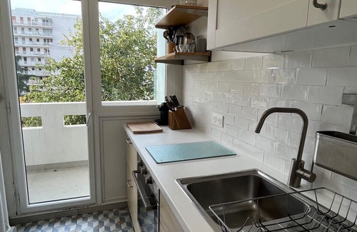 Saint-Lambert Apartment | Small nest with view of the Eiffel Tower