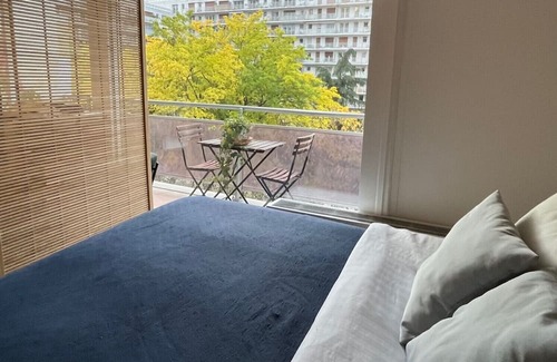 Saint-Lambert Apartment | Small nest with view of the Eiffel Tower