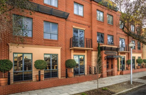 North Adelaide Hotel | Majestic Old Lion Apartments