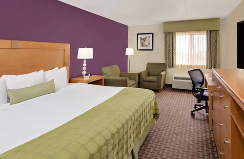 Marquette Hotel | Ramada by Wyndham Marquette