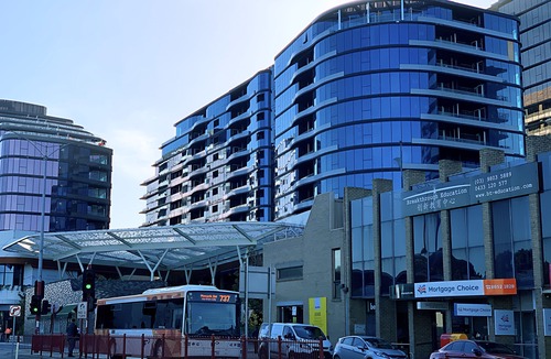 Glen Waverley Hotel | Skygarden: Luxury condo in central location