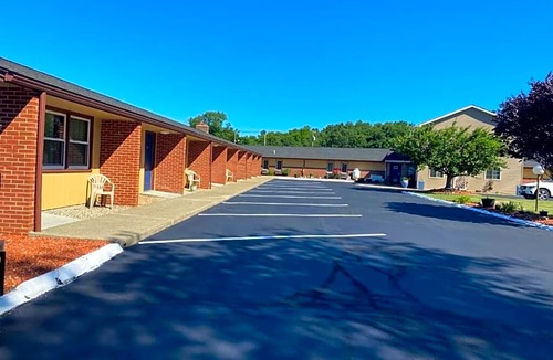 Brooklyn Hotel | Quiet Corner Inn