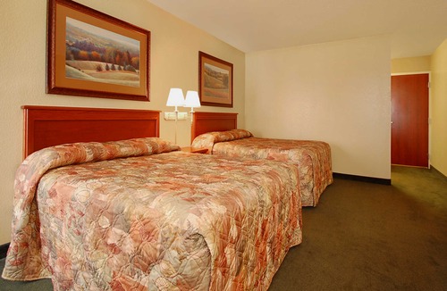 Kearney Hotel | Econo Lodge Inn & Suites Kearney