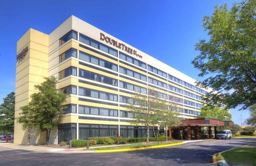 Schaumburg Hotel | DoubleTree by Hilton Chicago - Schaumburg