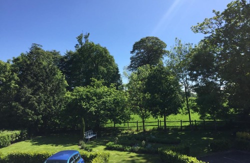 Arundel Hotel | The White Swan