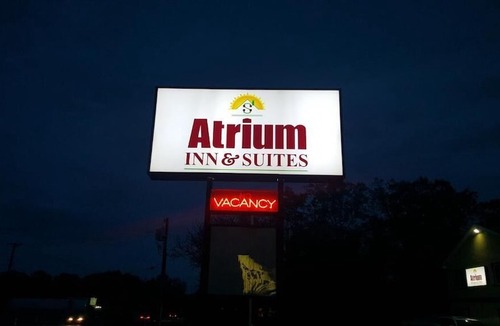 Pomona Hotel | Atrium Inn & Suites