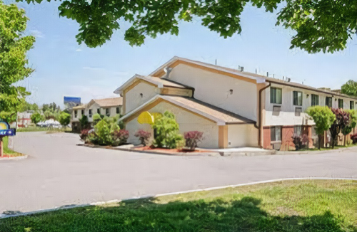 Greenfield Hotel | Days Inn by Wyndham Greenfield