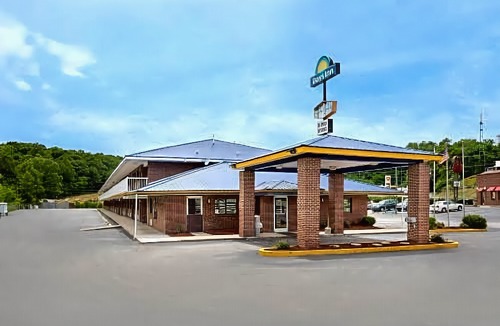 Mount Vernon Hotel | Days Inn by Wyndham Renfro Valley Mount Vernon