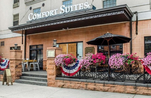 Carlisle Hotel | Comfort Suites Downtown Carlisle
