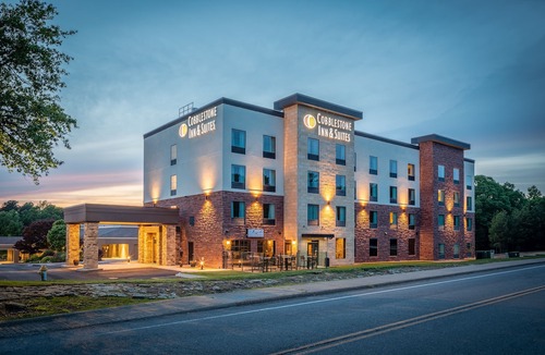 Fairfield Bay Hotel | Cobblestone Inn & Suites - Fairfield Bay