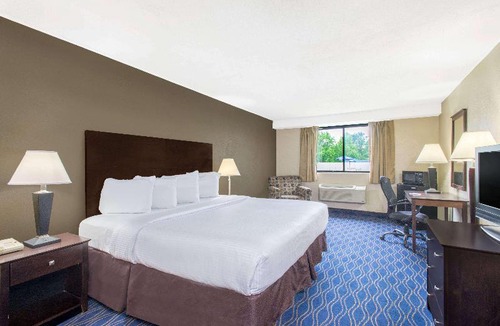 Fullerton Hotel | Ramada by Wyndham Whitehall/Allentown