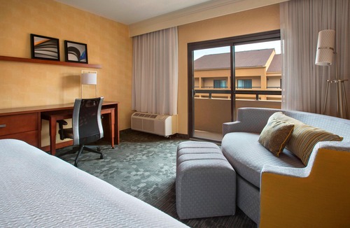 Andover Hotel | Courtyard by Marriott Boston Andover