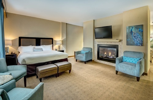 Tinton Falls Hotel | DoubleTree by Hilton Tinton Falls-Eatontown