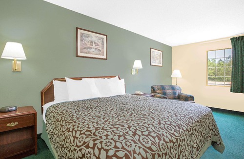 Lincoln Hotel | Days Inn by Wyndham Lincoln