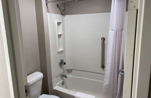 Topeka Hotel | Baymont by Wyndham Topeka