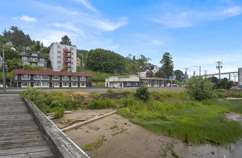 Astoria Hotel | Astoria Rivershore Motel