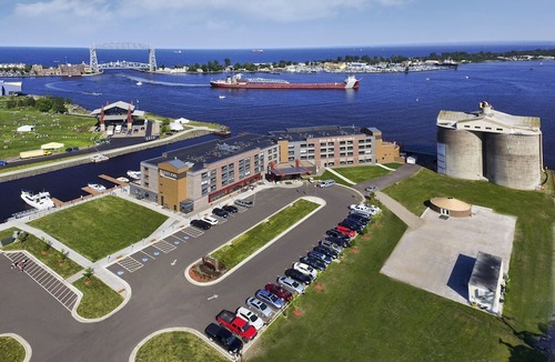Downtown - Waterfront Hotel | Pier B Resort