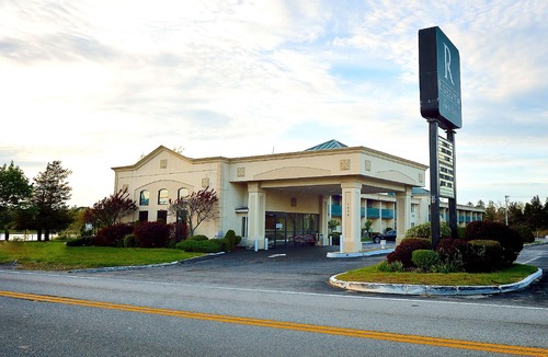 Somerset Hotel | Riverview Inn & Suites
